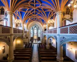 The castle is also a perfect destination for wedding ceremonies. The church situated in the castle also allows wedding. It is a beautiful church decor